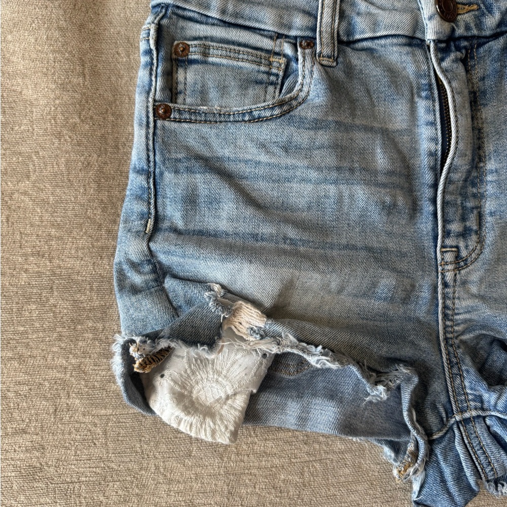 American Eagle women’s stretch curvy high-rise Shorty distressed denim shorts - Picture 3 of 12